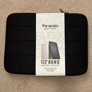 NWT SOLO New York 17.3" padded laptop sleeve